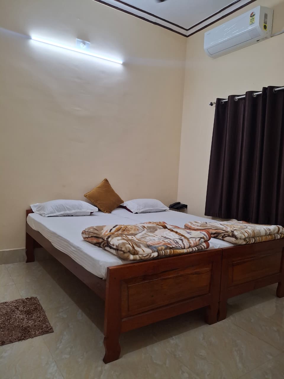 Deluxe-Silver AC Room at Lodge Madhumagna